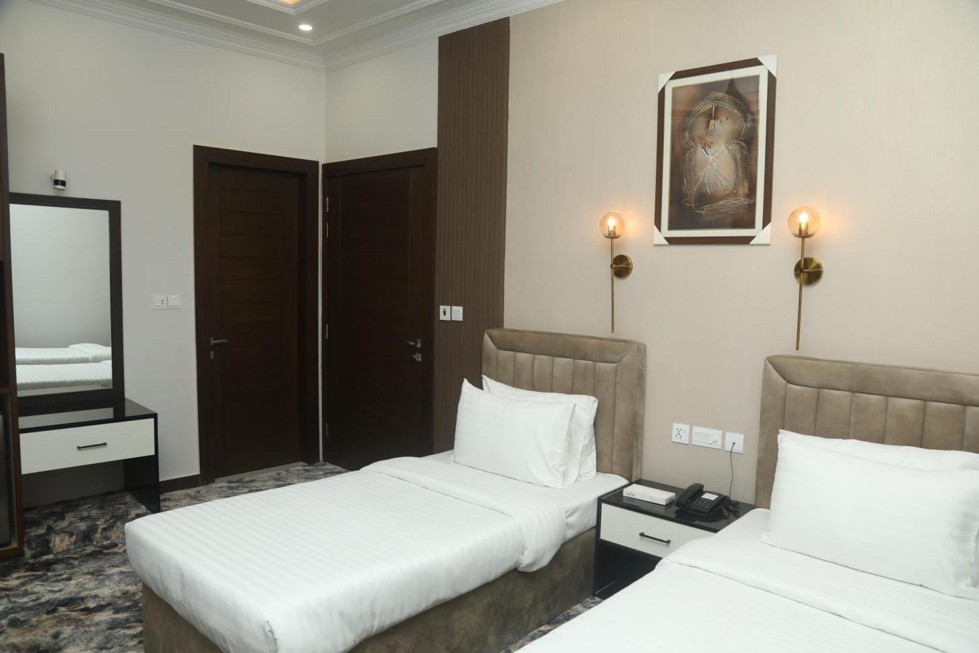 Swarg Hotel Sahiwal エクステリア 写真