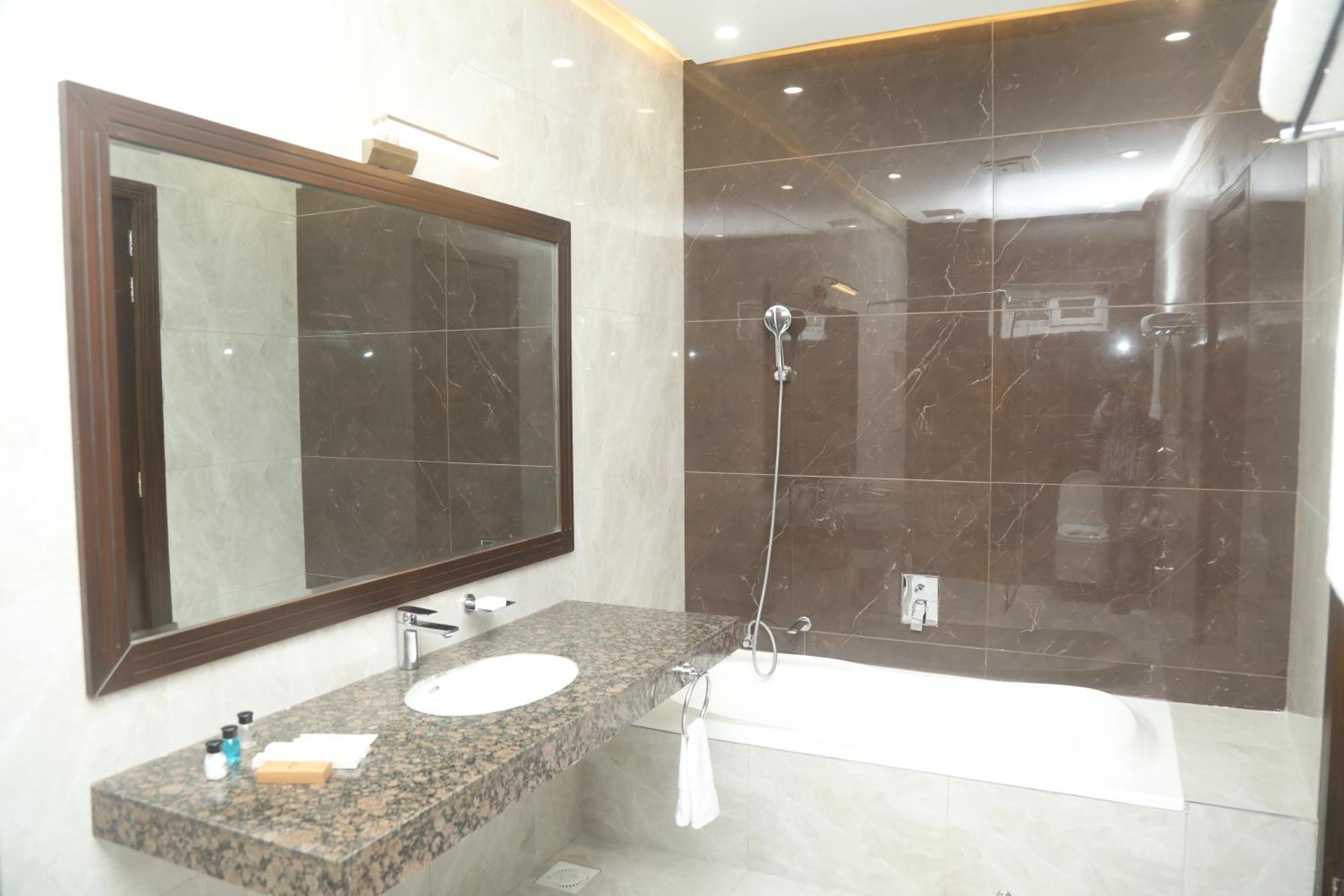 Swarg Hotel Sahiwal エクステリア 写真