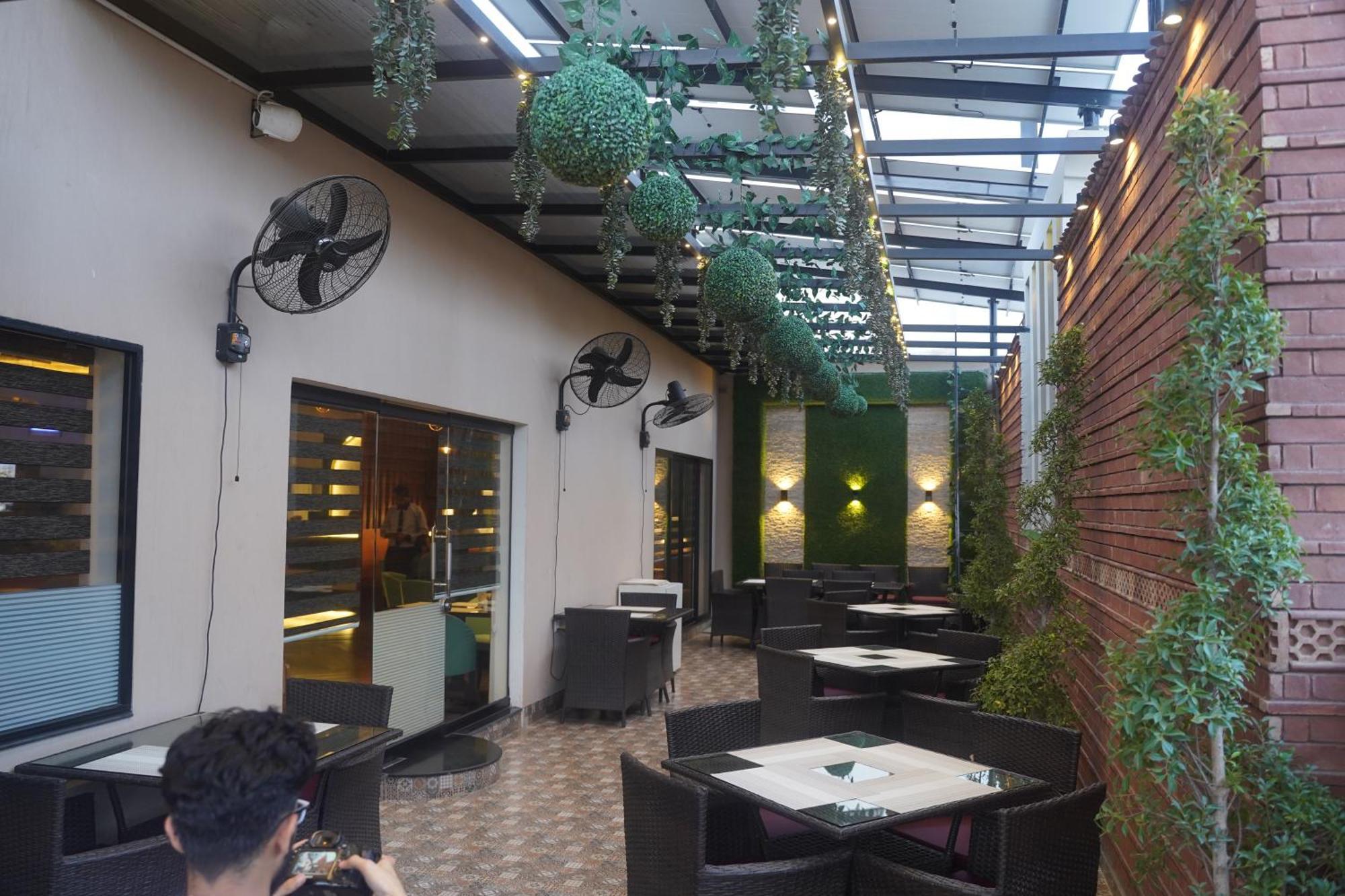 Swarg Hotel Sahiwal エクステリア 写真
