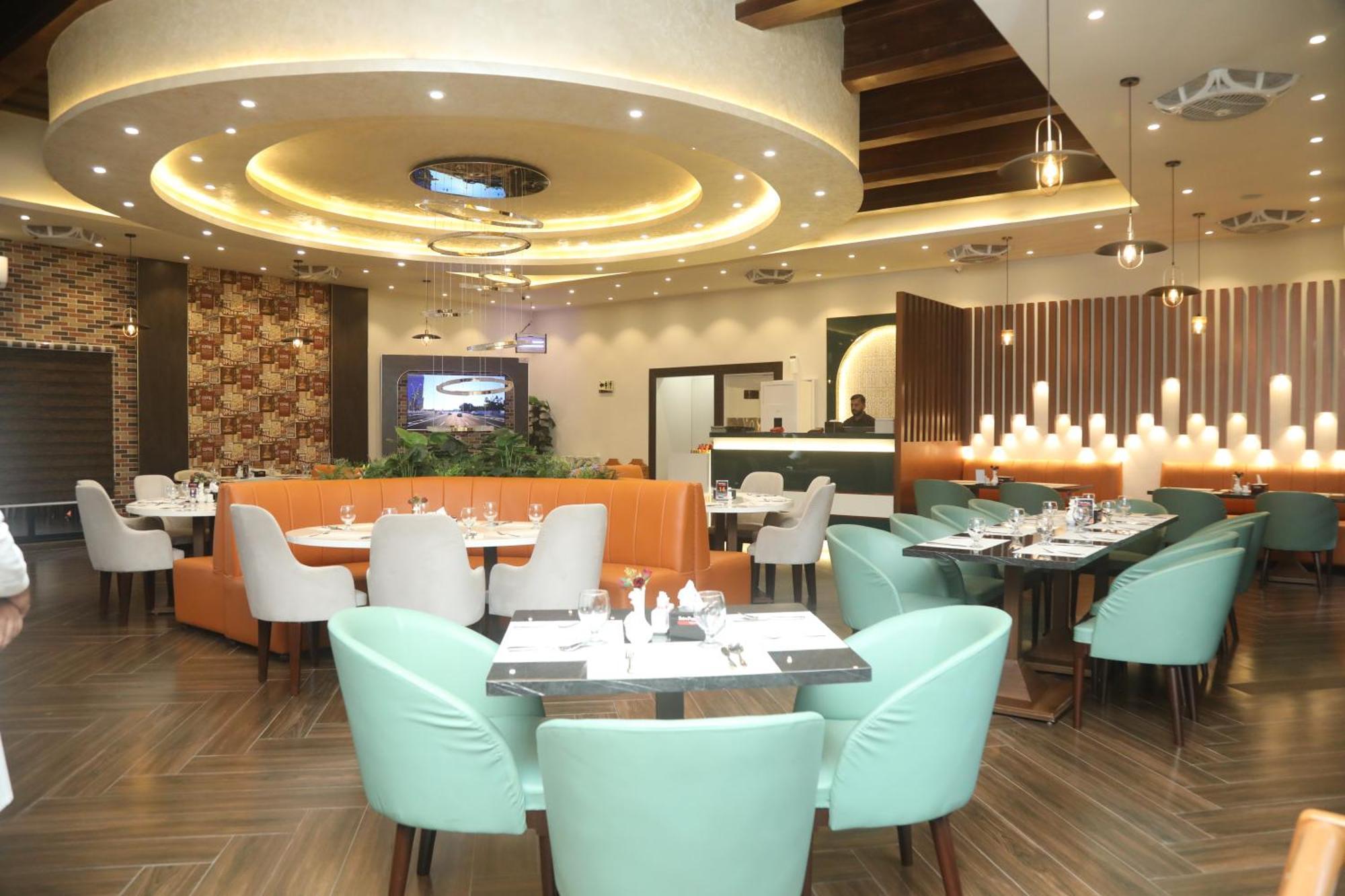 Swarg Hotel Sahiwal エクステリア 写真